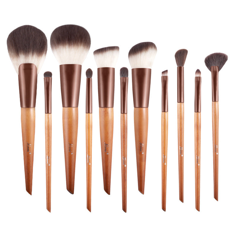 Conjunto de maquiagem com pincel para sobrancelhas e sombras vermelhas