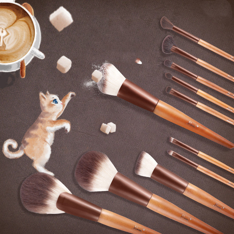 Conjunto de maquiagem com pincel para sobrancelhas e sombras vermelhas